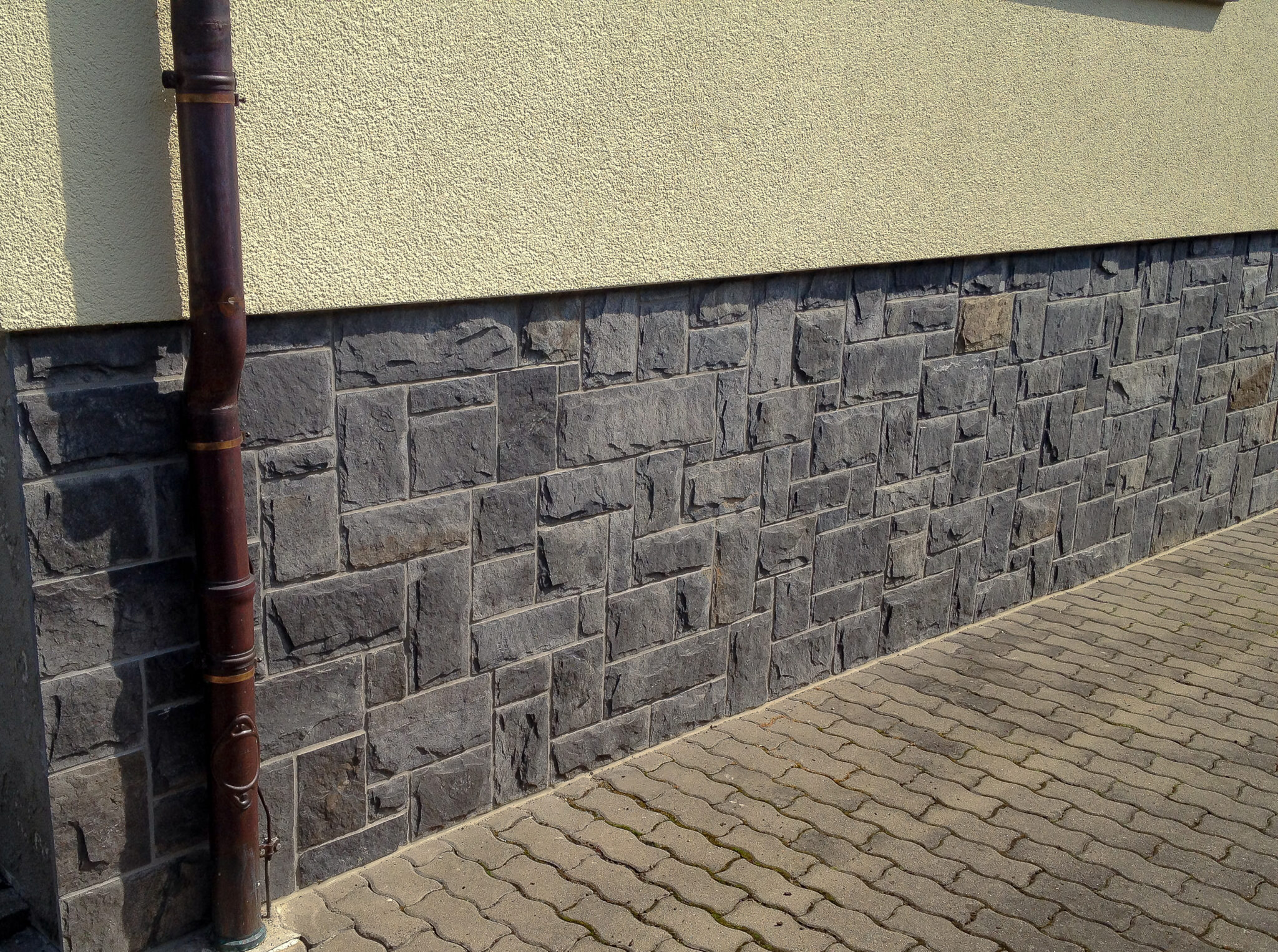 Sockel und Wandverkleidungen – Künzel Natursteine