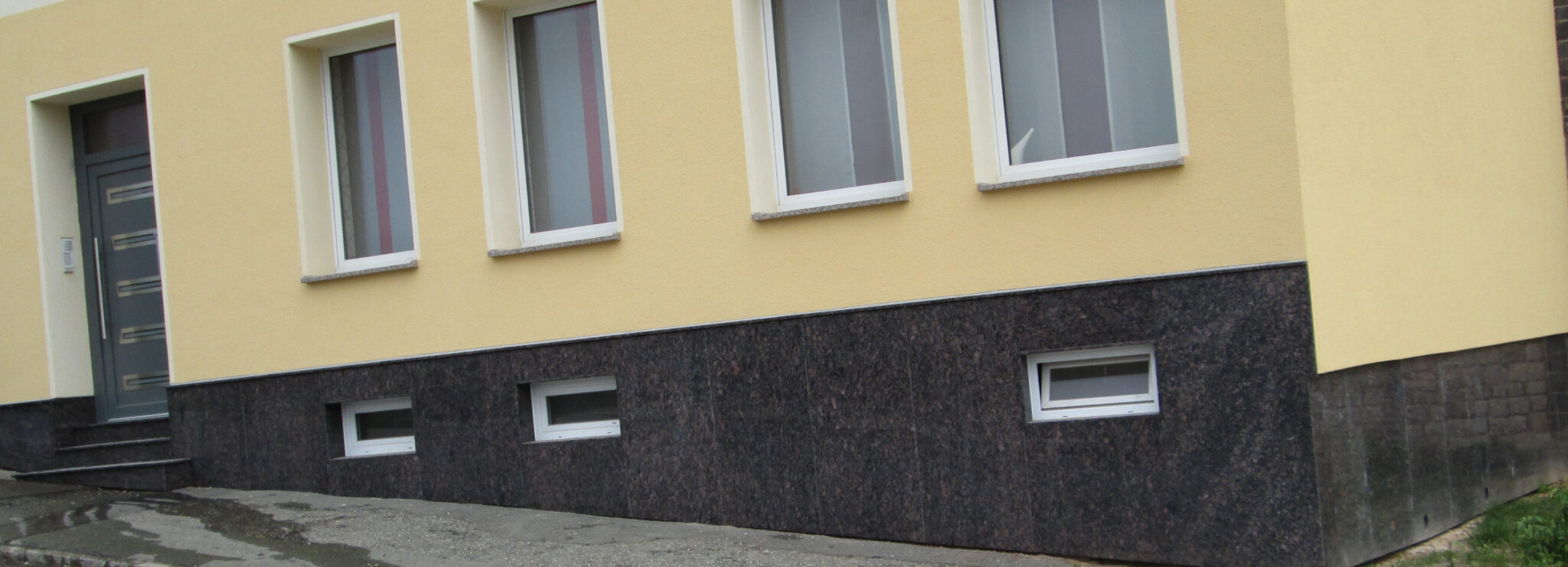 Sockel und Wandverkleidungen – Künzel Natursteine