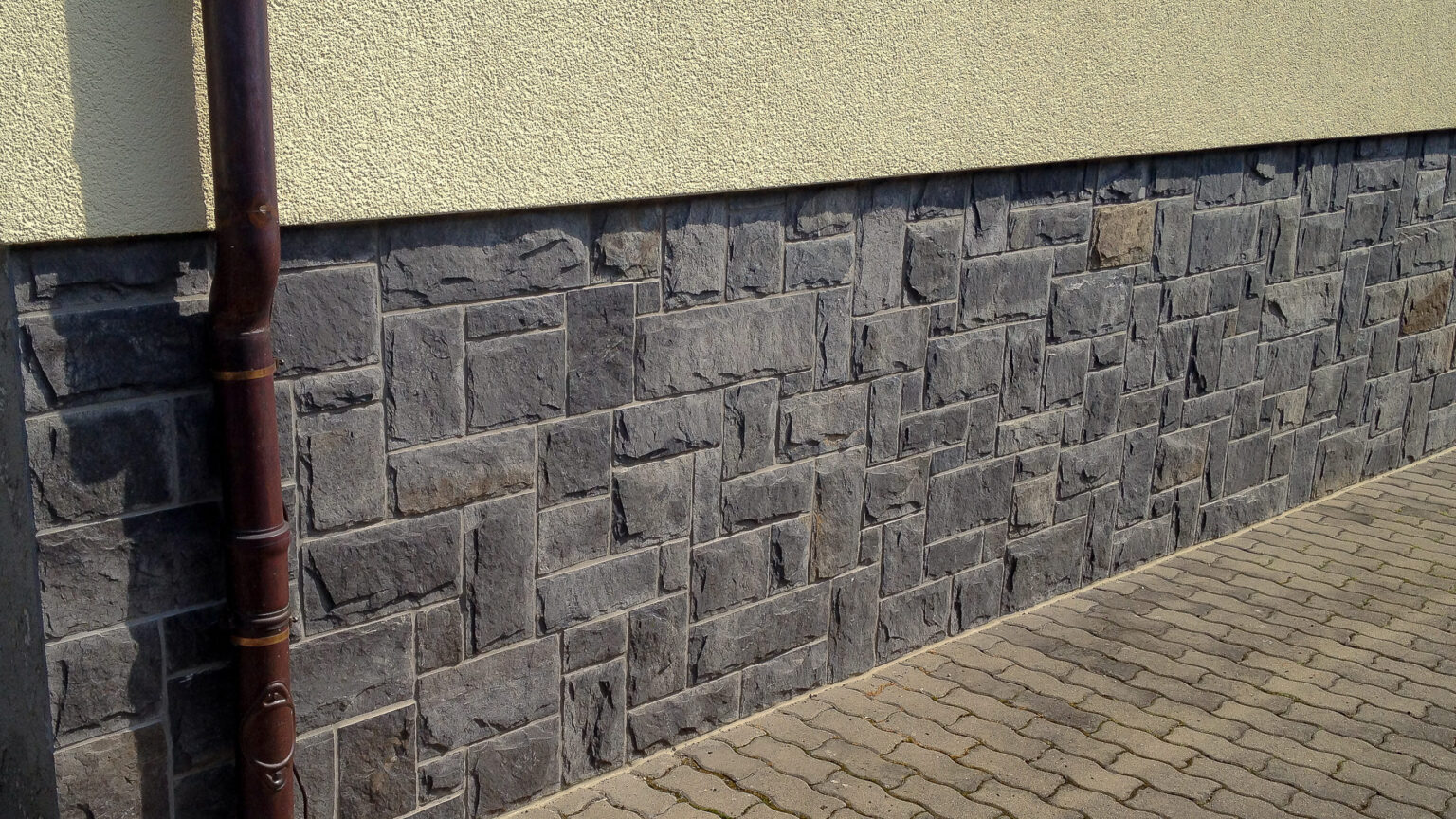 Sockel und Wandverkleidungen – Künzel Natursteine